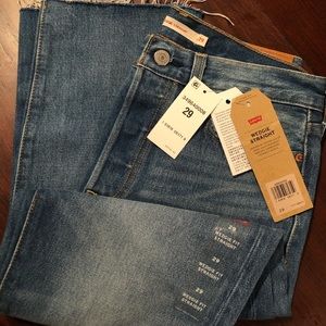 NWT Levi’s straight jean size 29